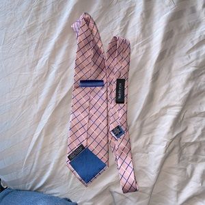Van Heusen solo tie